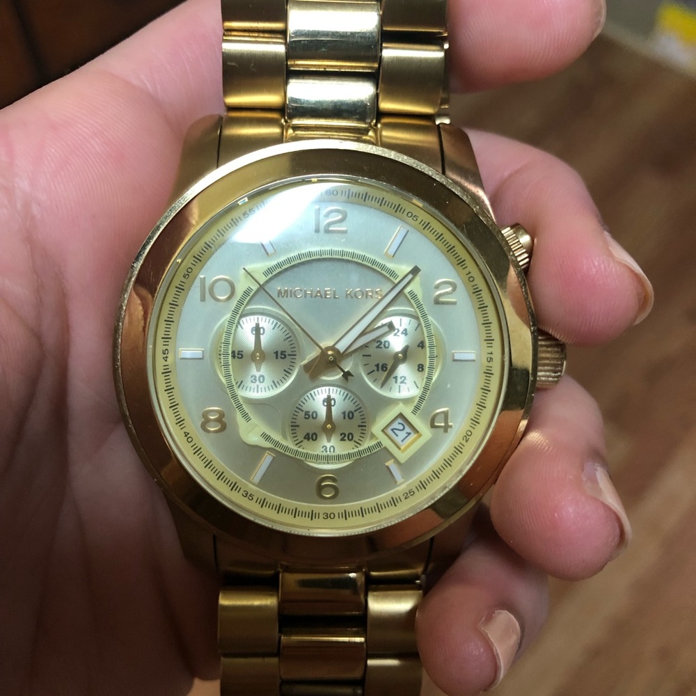 SOLD🌟 LIKE NEW 🌟 MK Chronograph Runway Gold-Tone - Picture 3 of 6